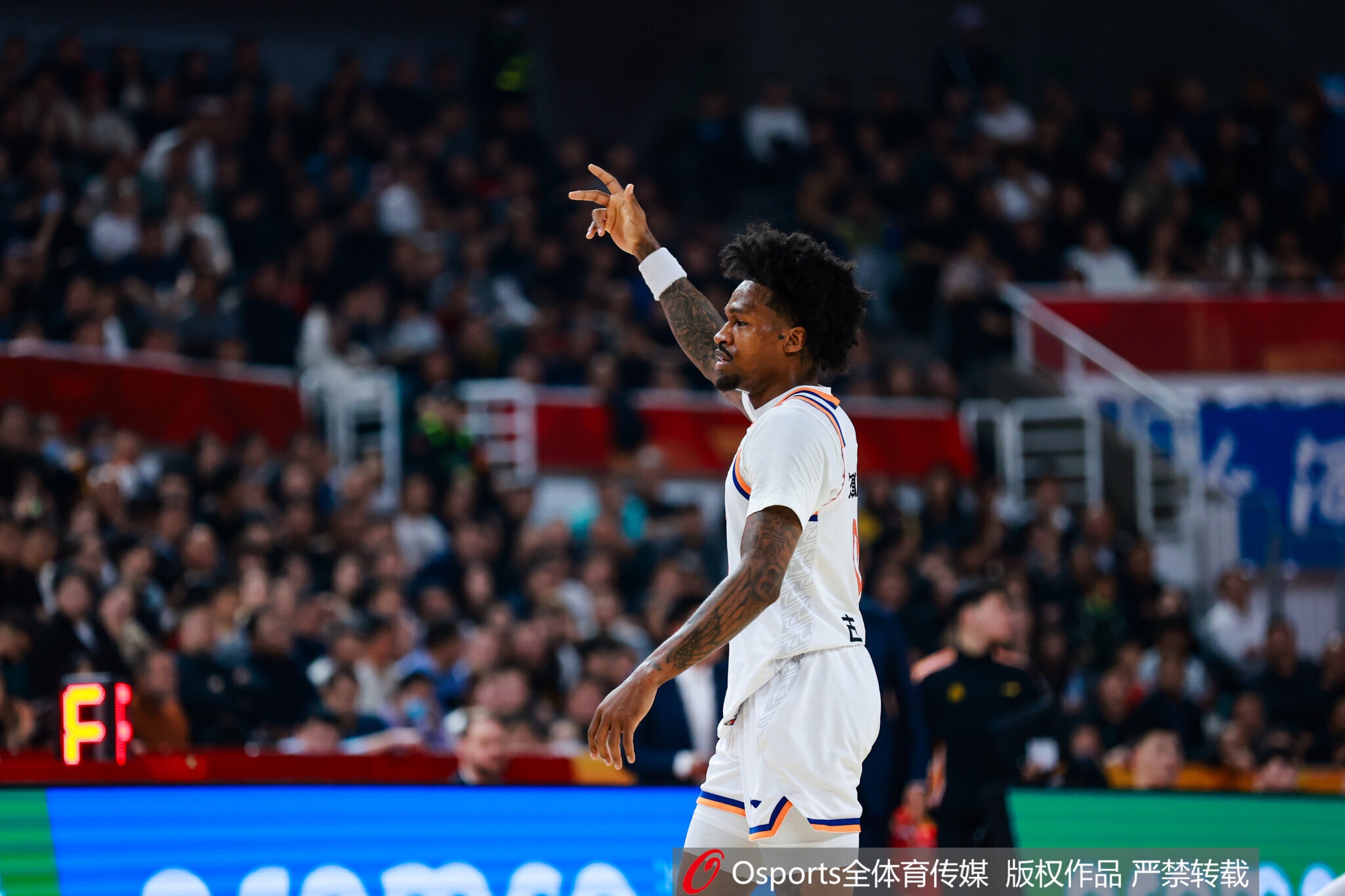 乐鱼体育游戏-上海男篮时隔24年重夺常规赛冠军！上一次是01-02夺冠赛季